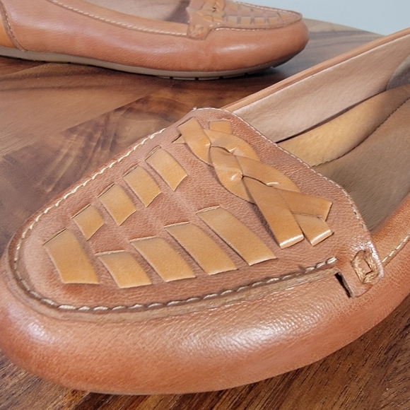 Nurture Women's Tan Leather Loafers Size 6.5 Almond Toe Comfy Basics Neutrals - Picture 3 of 17